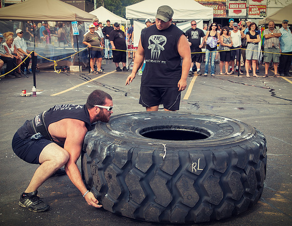 images of the Thunder Bay RIBFEST Strongman competion
