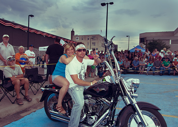 motors and muscles photos at Thunder Bay RIBFEST