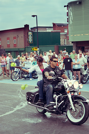 motors and muscles photos at Thunder Bay RIBFEST