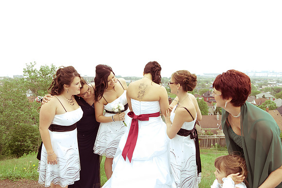 wedding photos of bride, groom, flower girls, cake cutting, bridal gown in thunder bay at hilcrest park