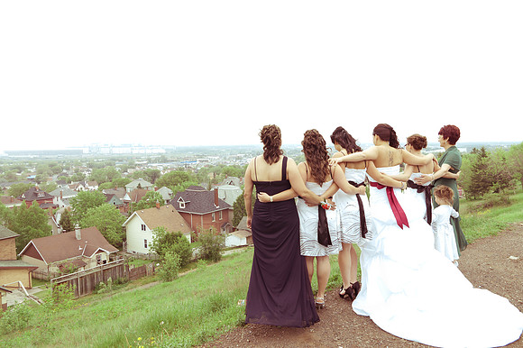 wedding photos of bride, groom, flower girls, cake cutting, bridal gown in thunder bay at hilcrest park