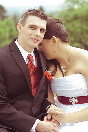 wedding photos of bride, groom, flower girls, cake cutting, bridal gown in thunder bay at hilcrest park