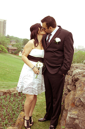 wedding photos of bride, groom, flower girls, cake cutting, bridal gown in thunder bay at hilcrest park