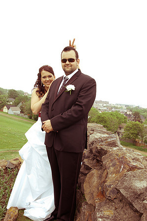 wedding photos of bride, groom, flower girls, cake cutting, bridal gown in thunder bay at hilcrest park