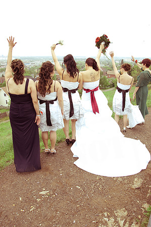 wedding photos of bride, groom, flower girls, cake cutting, bridal gown in thunder bay at hilcrest park