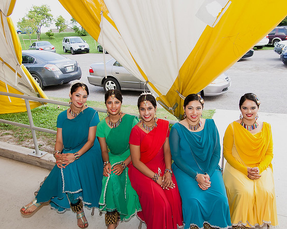 photos of cultural dancers at krishna festival of India, thunder bay ontario