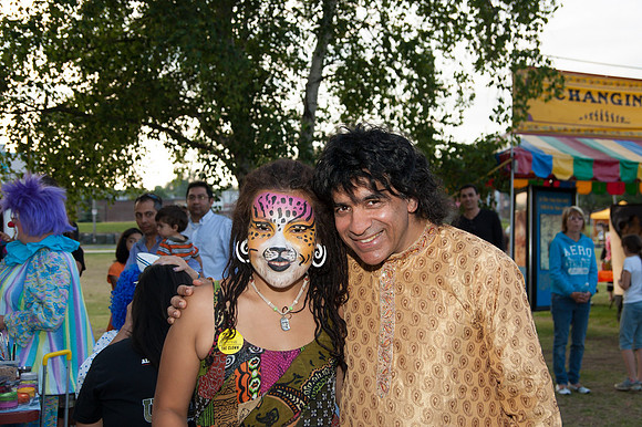 photos of cultural dancers at krishna festival of India, thunder bay ontario