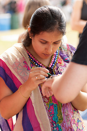 photos of cultural dancers at krishna festival of India, thunder bay ontario