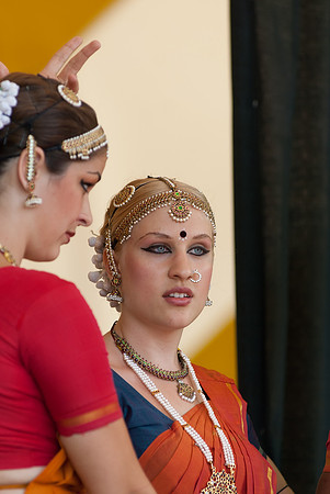 photos of cultural dancers at krishna festival of India, thunder bay ontario