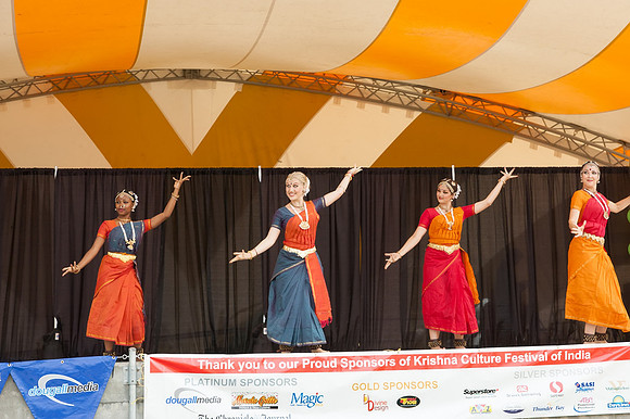 photos of cultural dancers at krishna festival of India, thunder bay ontario