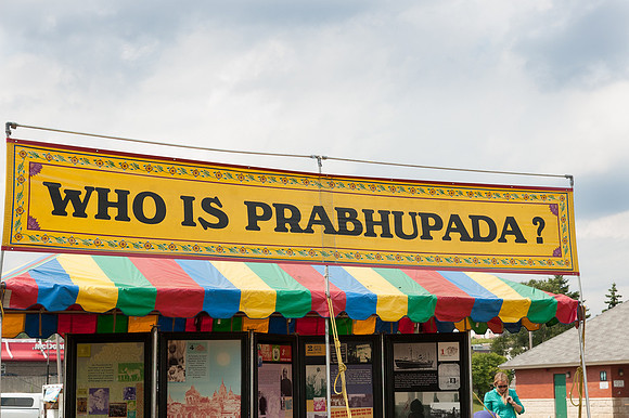 photos of cultural dancers at krishna festival of India, thunder bay ontario