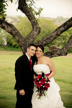 wedding photos of bride, groom, flower girls, cake cutting, bridal gown in thunder bay at hilcrest park