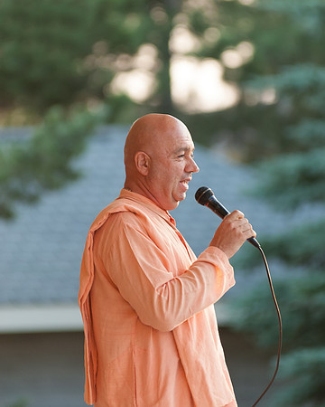 photos of cultural dancers at krishna festival of India, thunder bay ontario