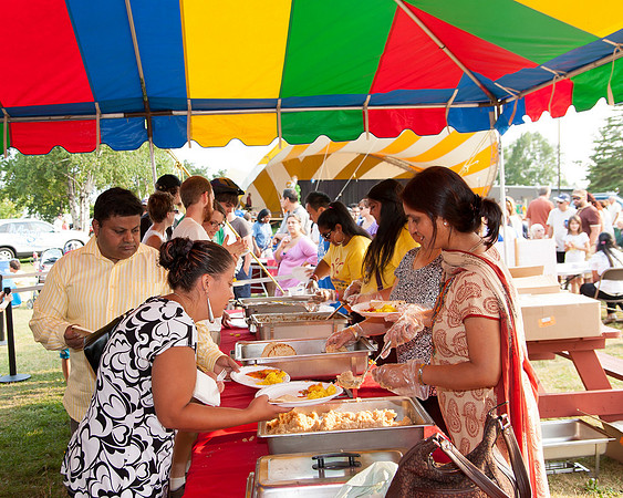 photos of cultural dancers at krishna festival of India, thunder bay ontario