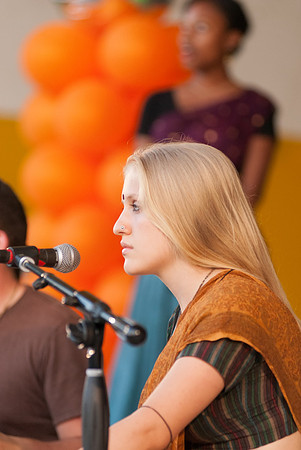 photos of cultural dancers at krishna festival of India, thunder bay ontario