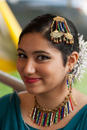 photos of cultural dancers at krishna festival of India, thunder bay ontario