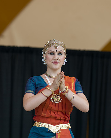 photos of cultural dancers at krishna festival of India, thunder bay ontario