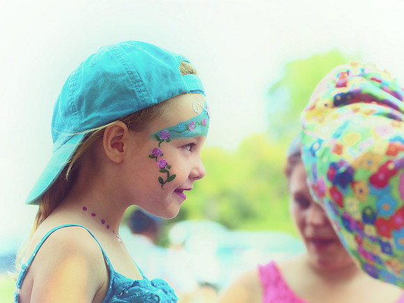 photos of cultural dancers at krishna festival of India, thunder bay ontario