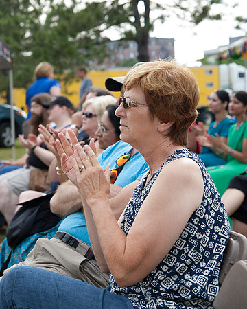 photos of cultural dancers at krishna festival of India, thunder bay ontario