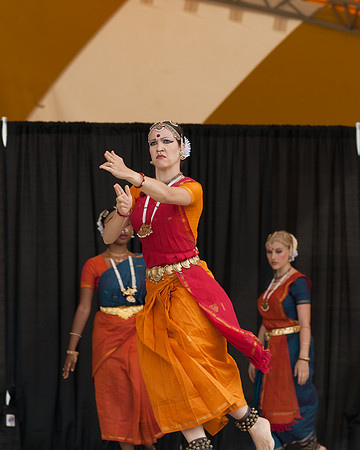 photos of cultural dancers at krishna festival of India, thunder bay ontario