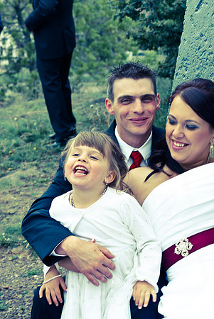 wedding photos of bride, groom, flower girls, cake cutting, bridal gown in thunder bay at hilcrest park