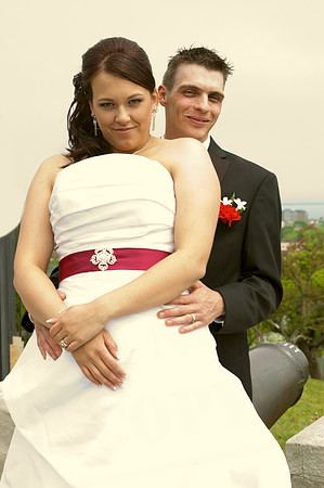 wedding photos of bride, groom, flower girls, cake cutting, bridal gown in thunder bay at hilcrest park