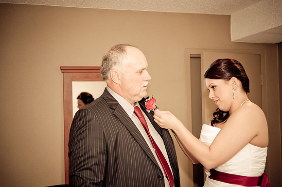 wedding photos of bride, groom, flower girls, cake cutting, bridal gown in thunder bay at hilcrest park