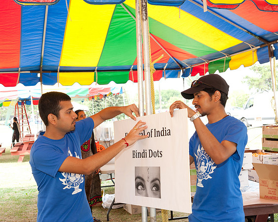 photos of cultural dancers at krishna festival of India, thunder bay ontario