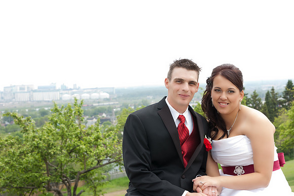 wedding photos of bride, groom, flower girls, cake cutting, bridal gown in thunder bay at hilcrest park